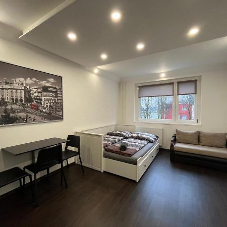Apartment Charkovska Karlovy Vary Exterior foto